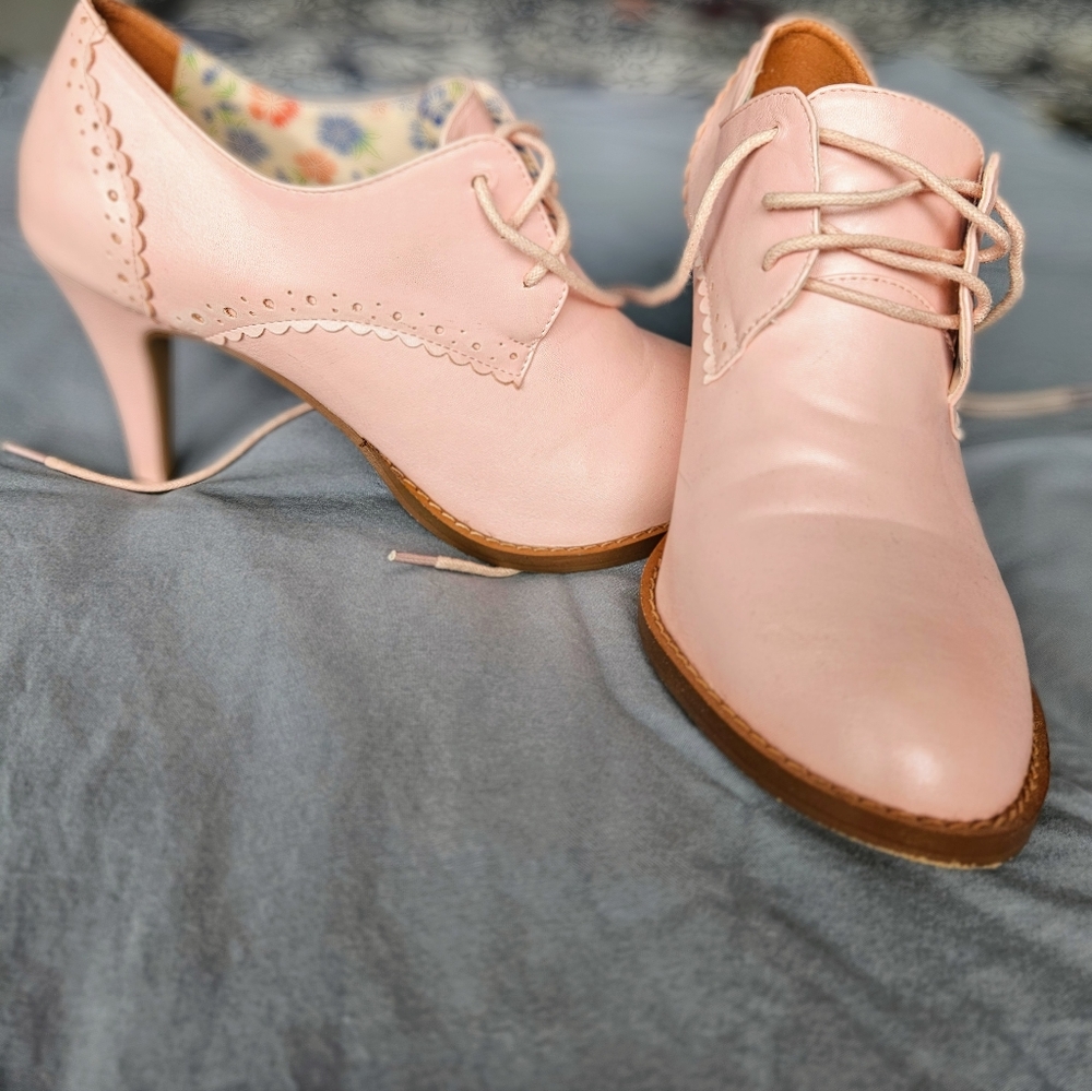 Pink Oxford Heels size 9.5